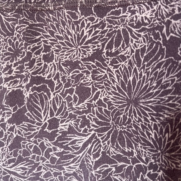 Lululemon Align High-Rise Crop Purple with White Floral Print - Picture 3 of 8